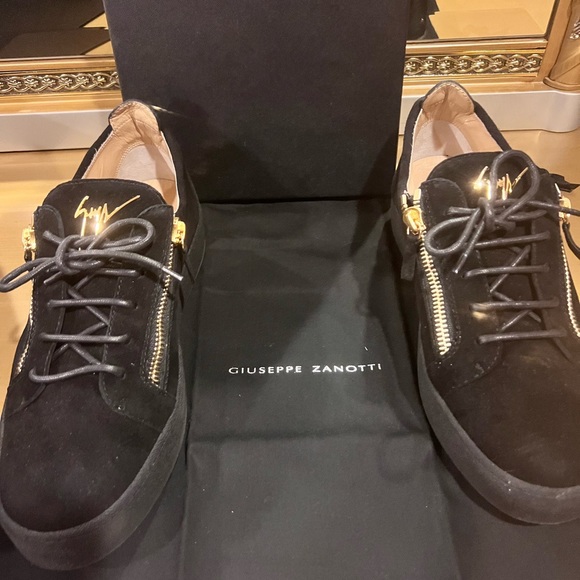 Giuseppe Zanotti Black Suede Low Top with Gold Trim Sneaker.Size 43.US Size 10 - Picture 5 of 7